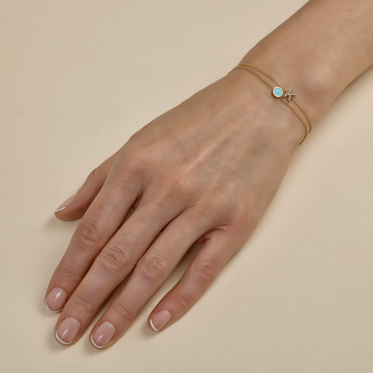 Gold tone blue stone round bracelet dj-40436 – dreamjwell